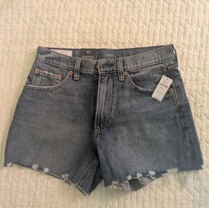 NWT Gap 4" High Rise Stride Short, S 2/26